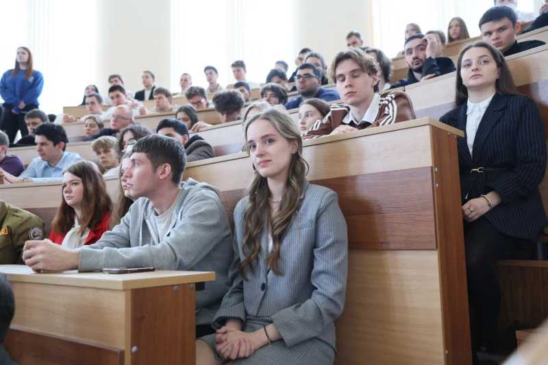 Анна Минькова поздравила обучающихся с Днем российского студенчества