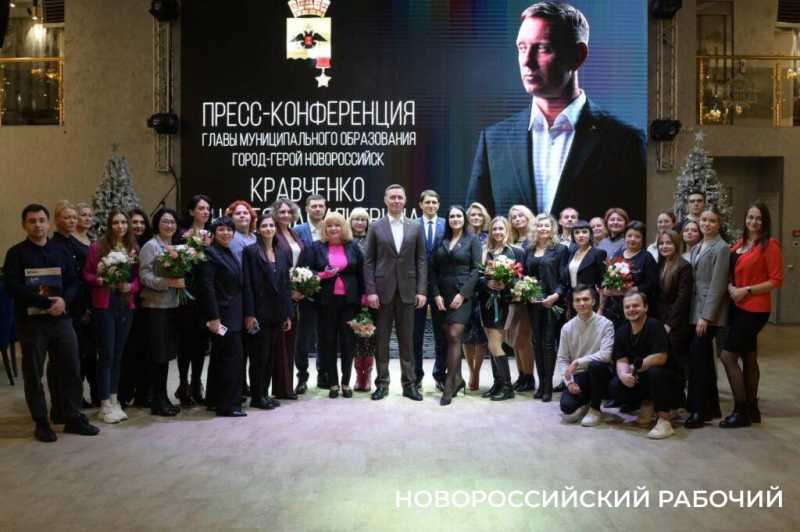 Большая пресс-конференция Андрея Кравченко, главы Новороссийска: о погашении долга, приостановке строек, туристах из Анапы и дорогах-спасителях