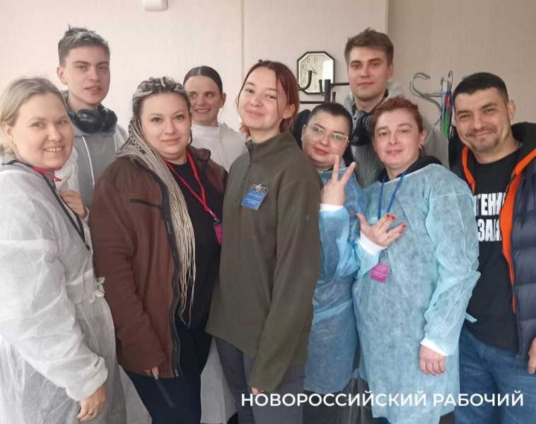 Буйного, Ряженку и Пирожка в Новороссийском штабе по спасению птиц откармливают жуками