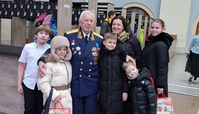 Дети участников СВО из города-героя Новороссийска стали участниками рождественского праздника в Москве