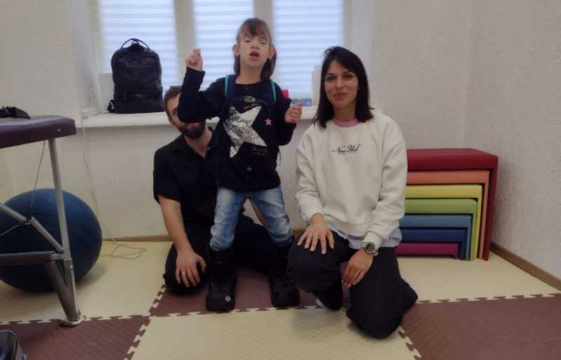 Девочка из Новороссийска с редкой генетической патологией в девять лет сделала первый шаг!