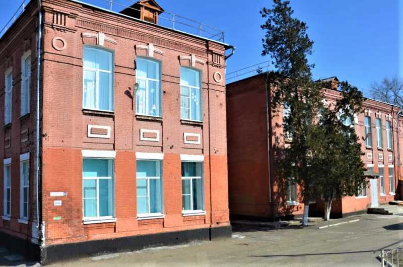 Для старинного здания школы в Кавказском районе определили предмет охраны