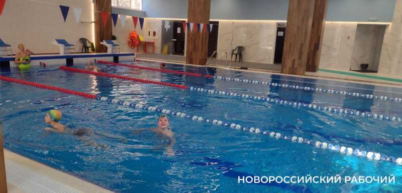 Где в Новороссийске купаться зимой, если в море — холодно?