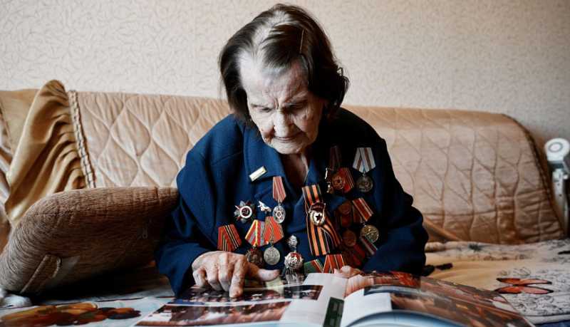 Глава города-героя Новороссийска вручил юбилейную медаль «80 лет Победы в Великой Отечественной войне 1941-1945 гг.» Вере Гавриловне Пикиной