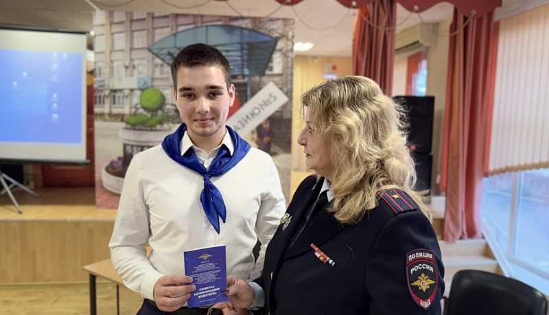 Госавтоинспекторы, студенты и общественники Новороссийска провели акцию «Студенческий десант» для гимназистов