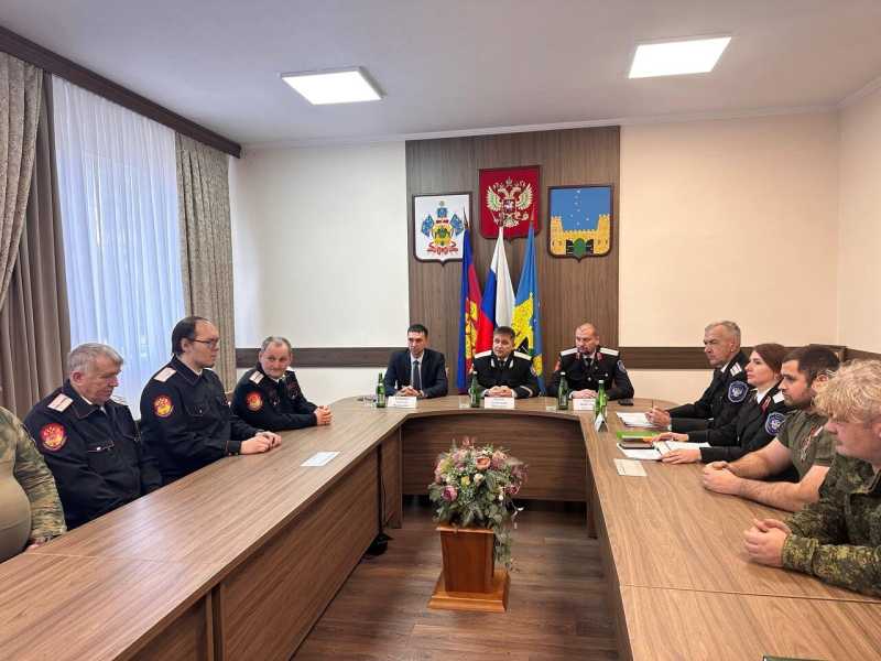 Казаки охраняют все школы Староминского района