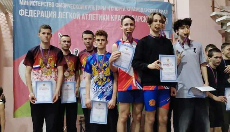 Новороссийские легкоатлеты заняли второе место в первой группе на Первенстве Краснодарского края в помещении