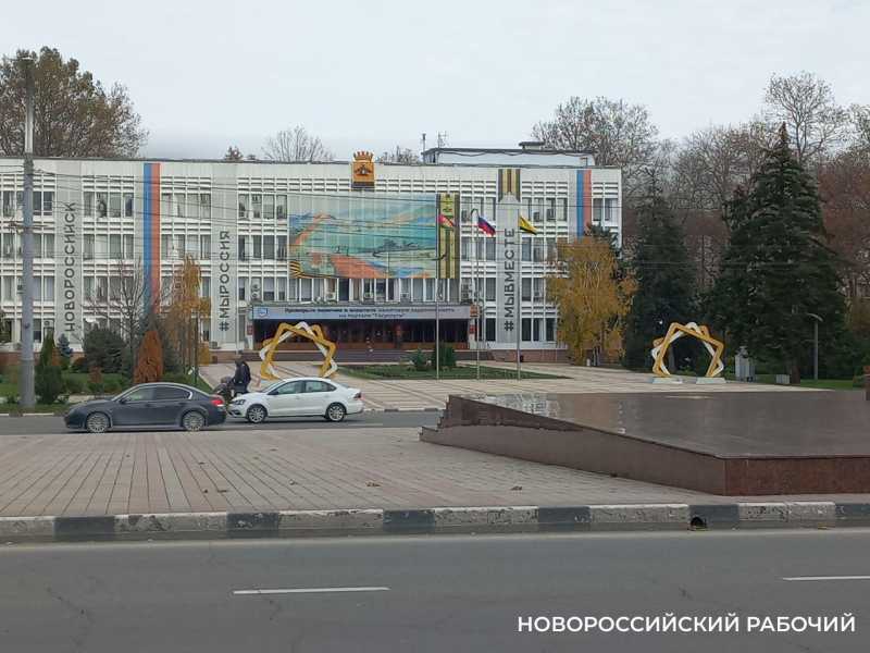 По 500 тыс. рублей за контракт СВО, 1410 медалей ветеранам и порядок на 125 памятниках военной истории. Год 80-летия Победы в Новороссийске