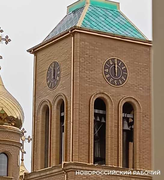 Под бой собственных «кремлевских курантов» встретят следующий Новый год жители поселка под Новороссийском