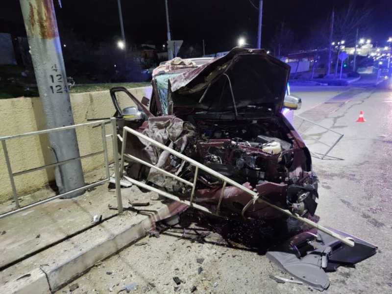 Сегодня в Новороссийске в ночном ДТП скончался пожилой водитель иномарки