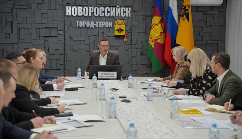 Строительство спорткомплекса, увеличение зеленых зон и обустройство детских площадок обсудили на планерном совещании в администрации Новороссийска