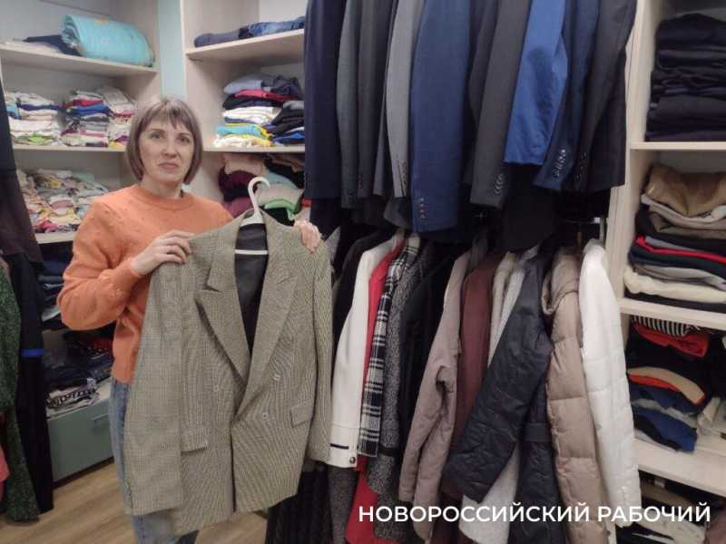 В центрах «вторые руки» Новороссийска можно найти ушедшие из России бренды, готическую обувь и… водолазные сапоги