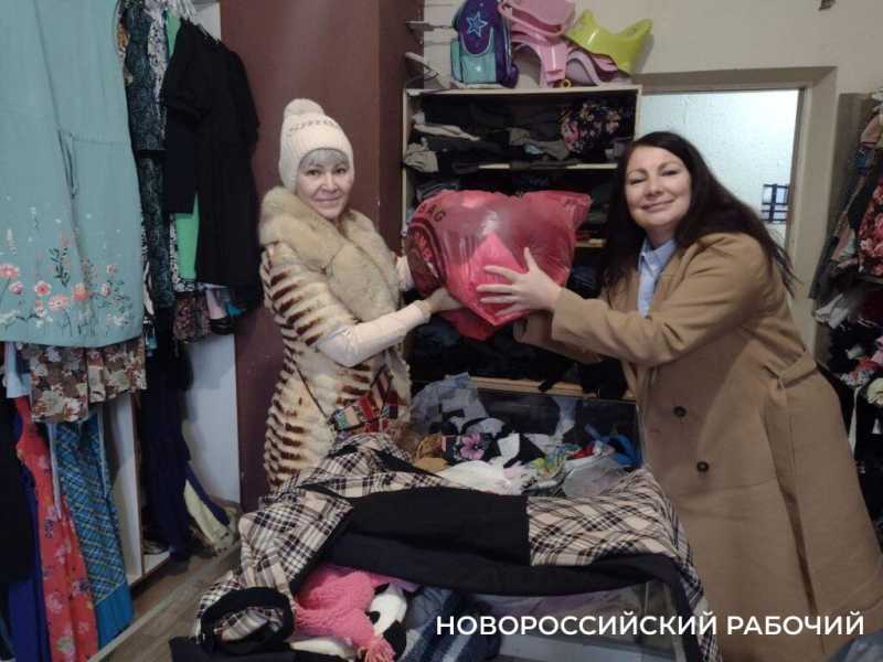 В центрах «вторые руки» Новороссийска можно найти ушедшие из России бренды, готическую обувь и… водолазные сапоги