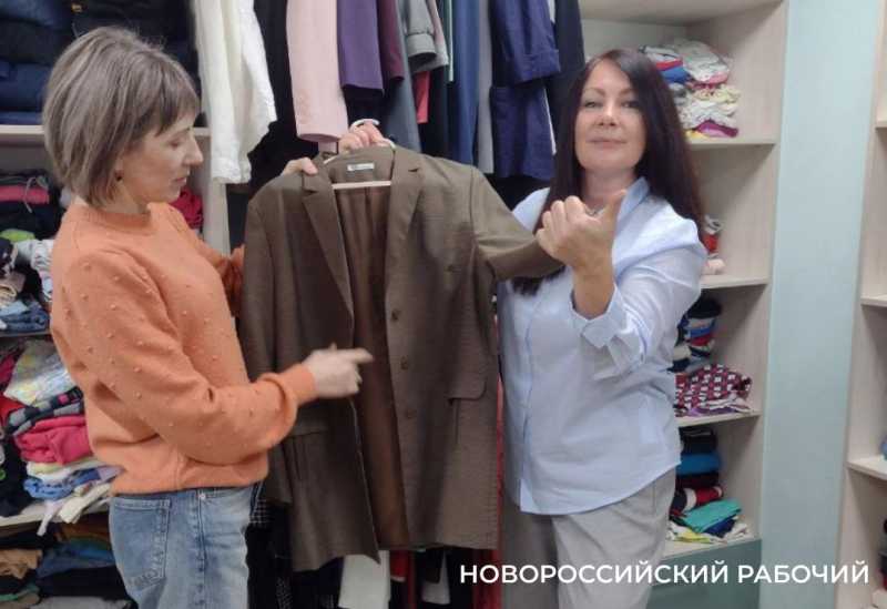 В центрах «вторые руки» Новороссийска можно найти ушедшие из России бренды, готическую обувь и… водолазные сапоги