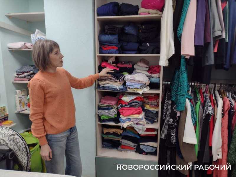 В центрах «вторые руки» Новороссийска можно найти ушедшие из России бренды, готическую обувь и… водолазные сапоги