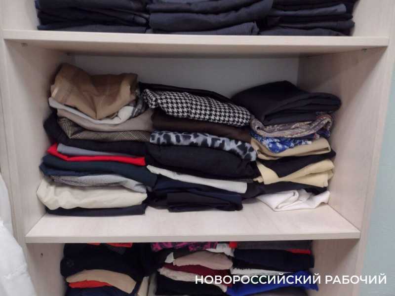 В центрах «вторые руки» Новороссийска можно найти ушедшие из России бренды, готическую обувь и… водолазные сапоги