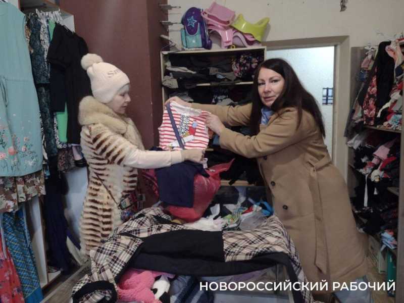В центрах «вторые руки» Новороссийска можно найти ушедшие из России бренды, готическую обувь и… водолазные сапоги