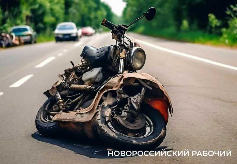 В Новороссийске арестовали мопедиста на двое суток и увезли его мопед