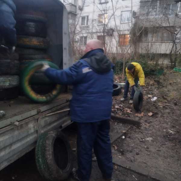 В Новороссийске дали очередной бой убогим клумбам из бу покрышек