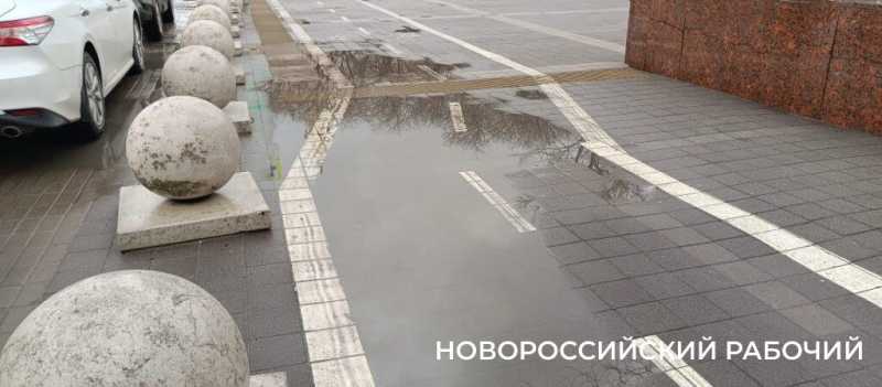 В Новороссийске гигантская велодорожка «захватила» тротуар