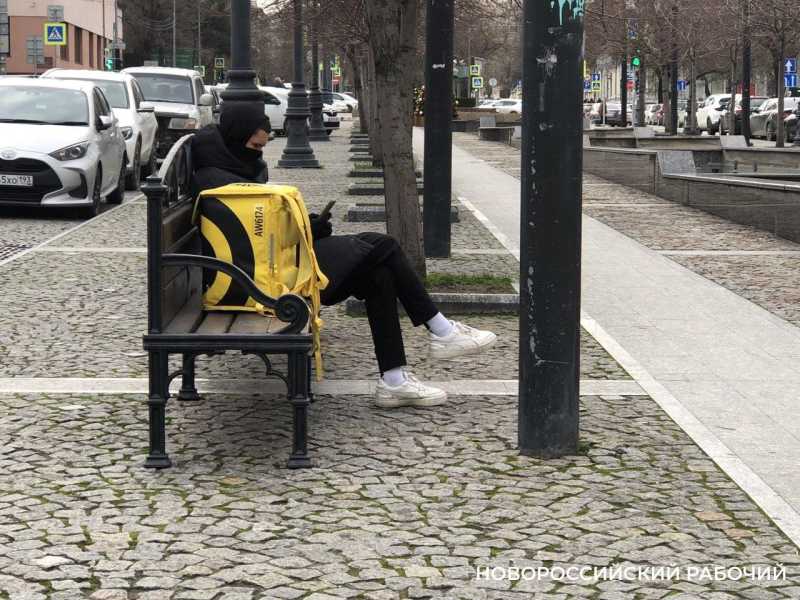В Новороссийске не проблема найти работу курьерам, комплектовщикам, поварам, продавцам  и водителям