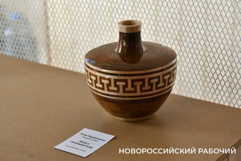В Новороссийске открылась выставка токарной миниатюры Ремесленников с большой буквы