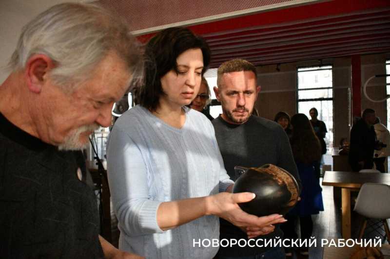 В Новороссийске открылась выставка токарной миниатюры Ремесленников с большой буквы
