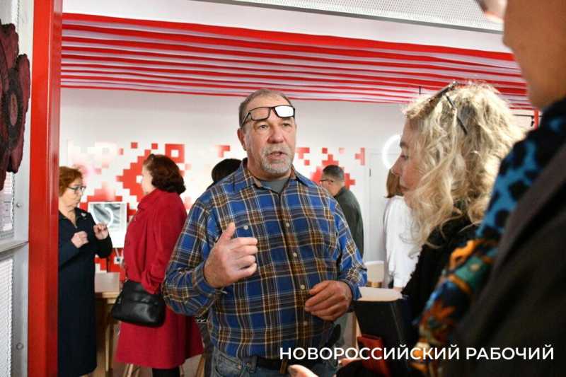 В Новороссийске открылась выставка токарной миниатюры Ремесленников с большой буквы