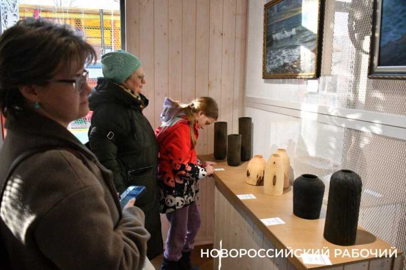 В Новороссийске открылась выставка токарной миниатюры Ремесленников с большой буквы