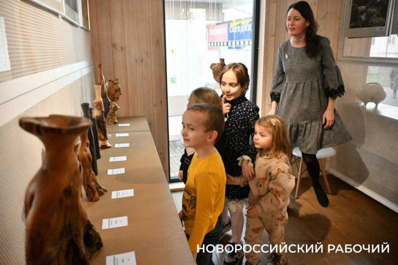В Новороссийске открылась выставка токарной миниатюры Ремесленников с большой буквы