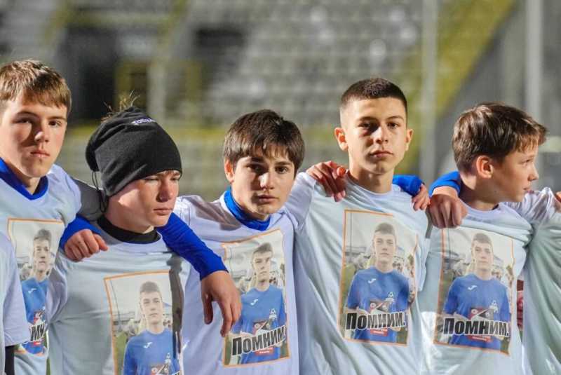 В Новороссийске прошел матч памяти юного футбольного гения Глеба Носкова, погибшего в ДТП