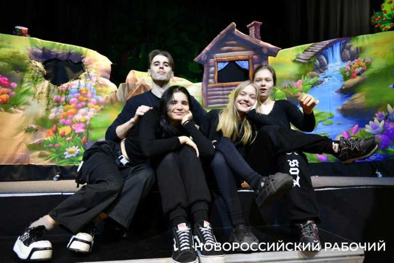 В Новороссийске прошли премьерные показы кукольного спектакля