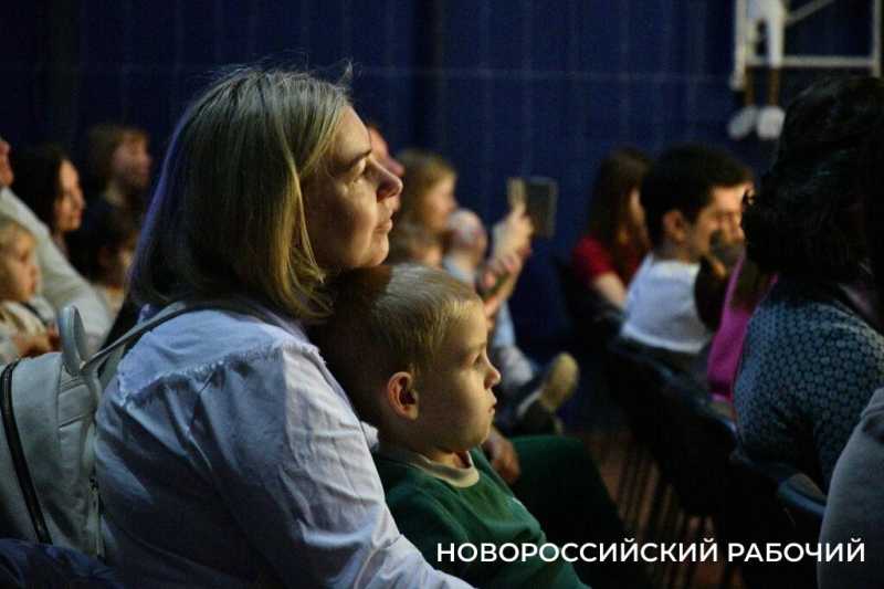 В Новороссийске прошли премьерные показы кукольного спектакля
