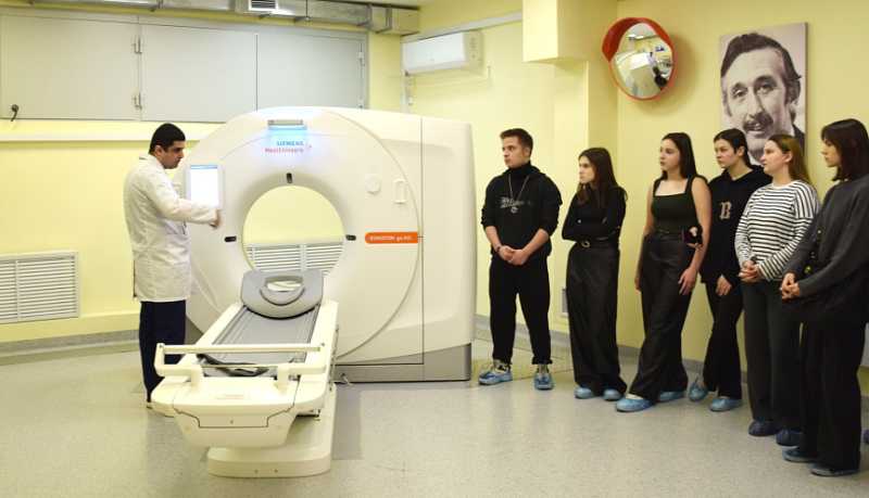 В Новороссийском клиническом центре ФМБА России провели профориентационное мероприятие для учеников школы №32