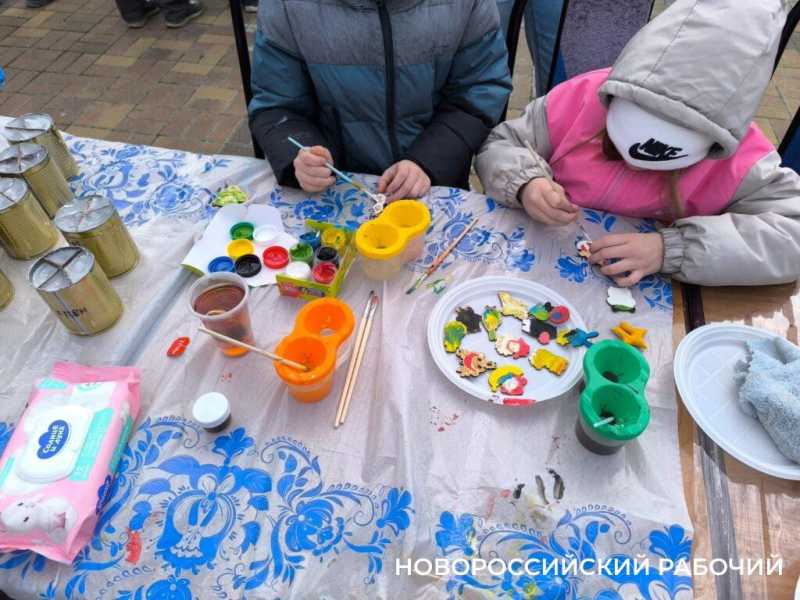В Рождество жители Новороссийска прыгали в мешках, перетягивали канат и приобщались к традиционным русским забавам