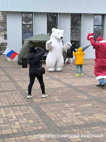 В Рождество жители Новороссийска прыгали в мешках, перетягивали канат и приобщались к традиционным русским забавам