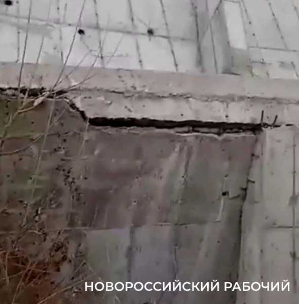 В ЖК Новороссийска может рухнуть подпорная стена