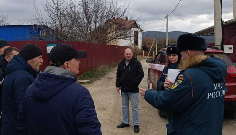 Жителям Новороссийского внутригородского района напомнили правила противопожарной безопасности в осенне-зимний период