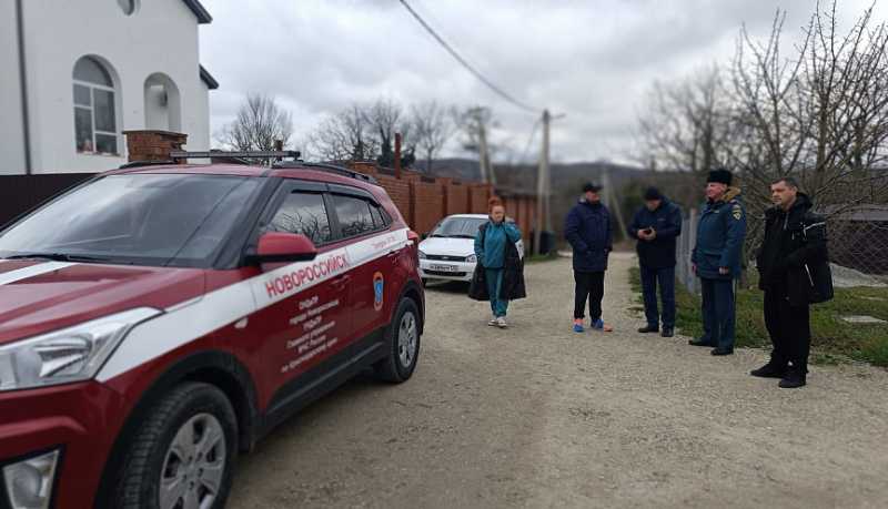 Жителям Новороссийского внутригородского района напомнили правила противопожарной безопасности в осенне-зимний период