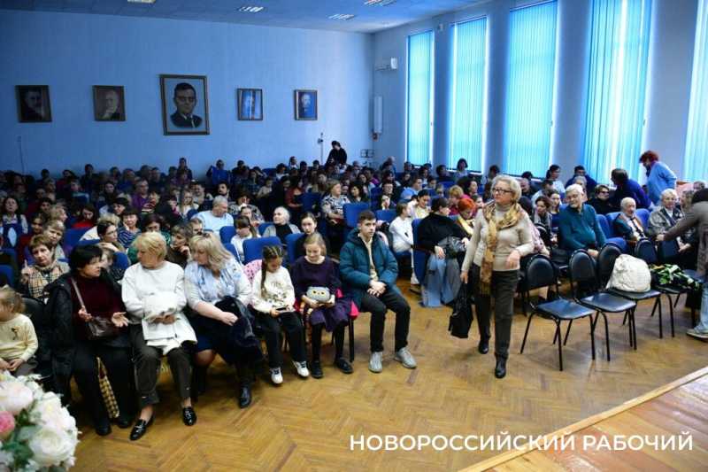 Александр Яковлев, пианист с мировым именем, дал концерт в колледже Новороссийска