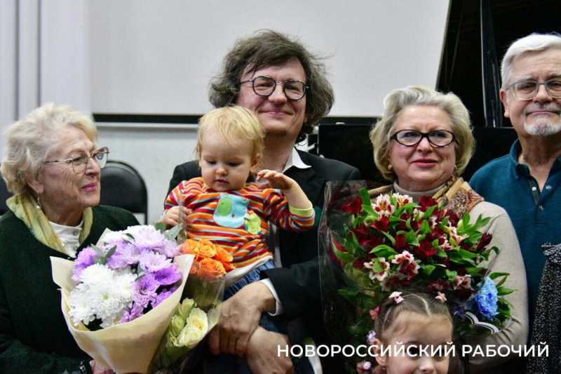 Александр Яковлев, пианист с мировым именем, дал концерт в колледже Новороссийска