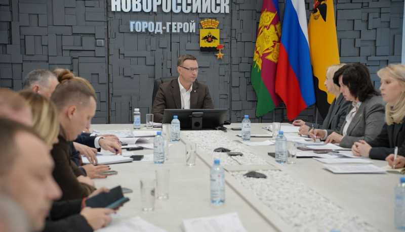 Андрей Кравченко провел очередное планерное совещание с руководителями городских служб и администраций внутригородских районов