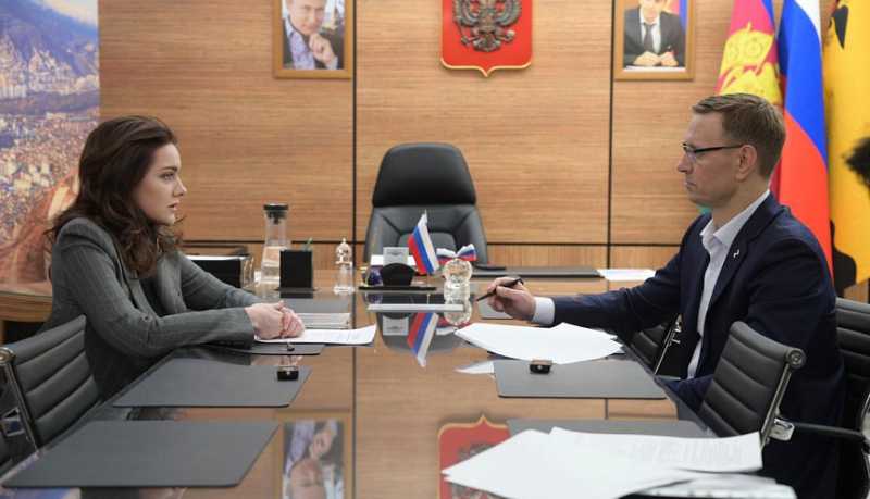 Андрей Кравченко провел встречу с руководителем отдела ЗАГС Новороссийска