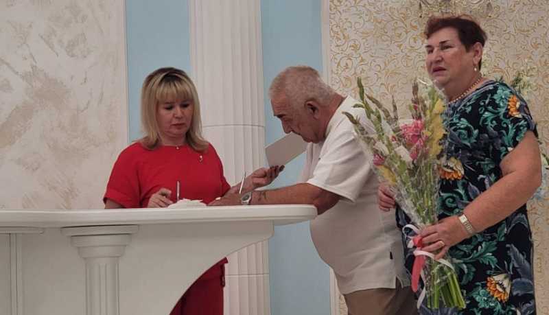 Андрей Кравченко провел встречу с руководителем отдела ЗАГС Новороссийска