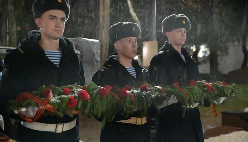 «Бескозырка - 2025»: на площади Героев состоялся ритуал зажжения факелов