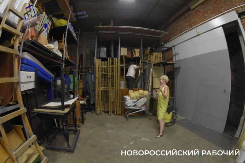 Что едят и пьют актеры новороссийского театра на сцене и почему зрители уносят деньги со спектакля