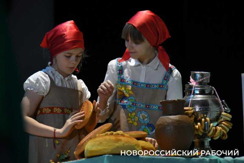 Что едят и пьют актеры новороссийского театра на сцене и почему зрители уносят деньги со спектакля