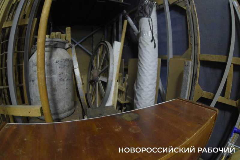 Что едят и пьют актеры новороссийского театра на сцене и почему зрители уносят деньги со спектакля