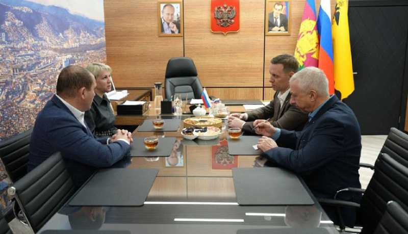 Глава Новороссийска встретился с Еленой Гавриленко, вдовой Героя Российской Федерации