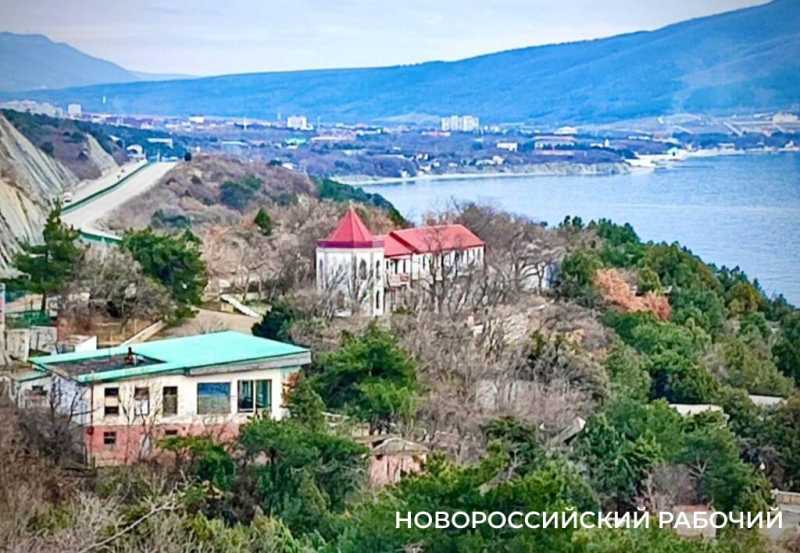 Интрига из начала 20 века! В окрестностях Новороссийска хорошо сохранился «сельский замок» князя Голицына?